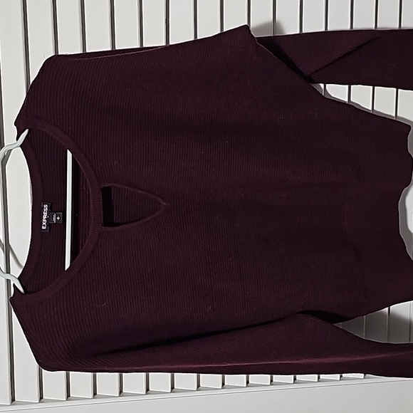 Keyhole Sweater - Picture 2 of 3